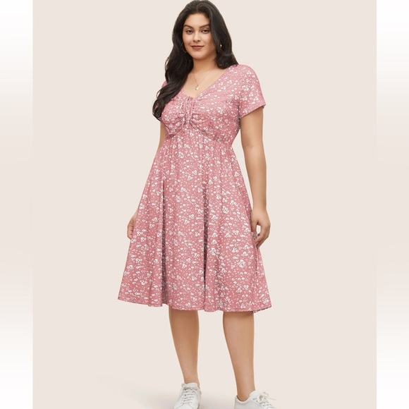 BloomChic Plus Size Ditsy Floral Elastic Waist Knot Drawstring Dress - Picture 4 of 6